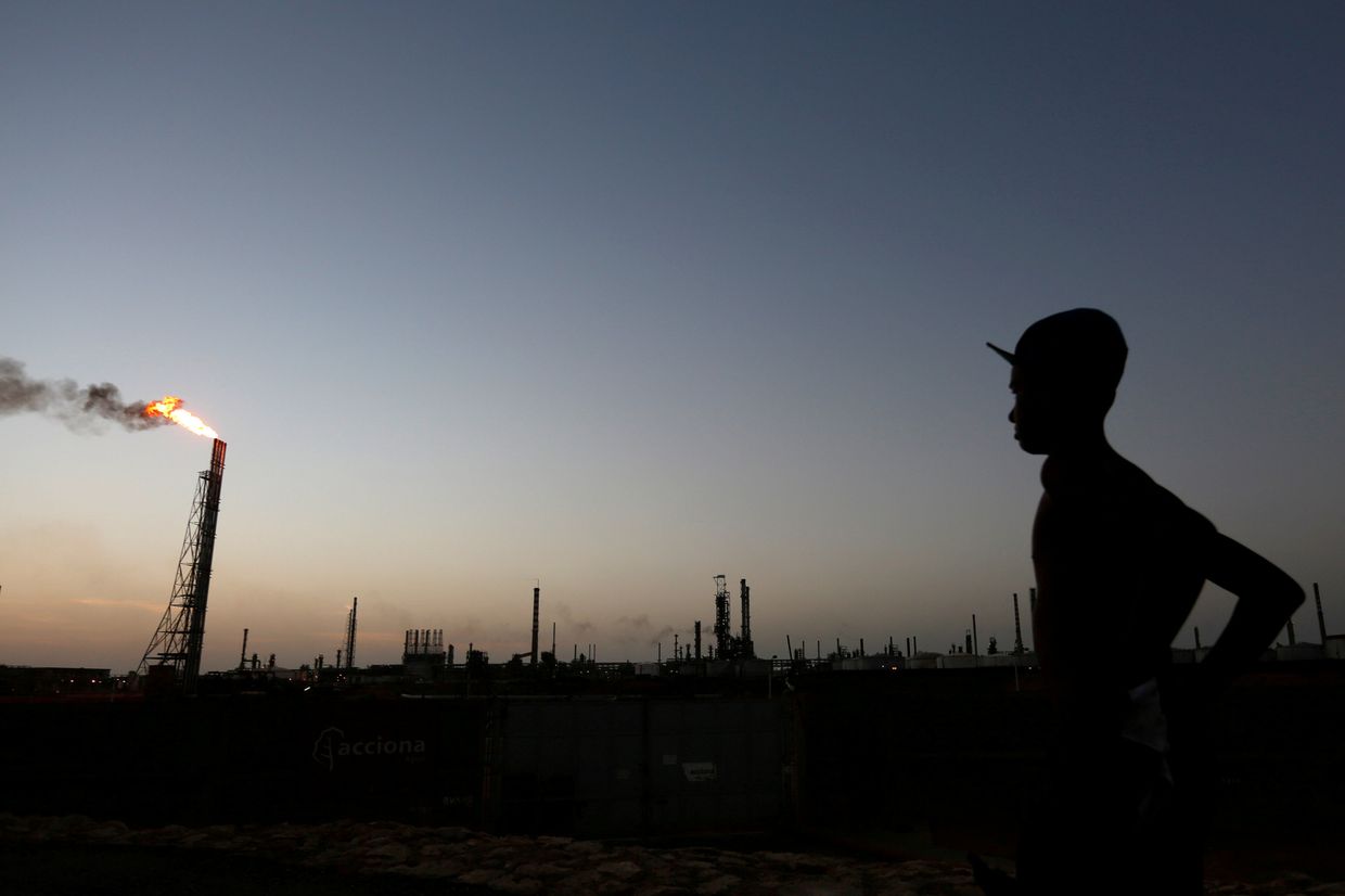Нефтеперерабатывающий завод венесуэльской государственной нефтяной компании PdVSA