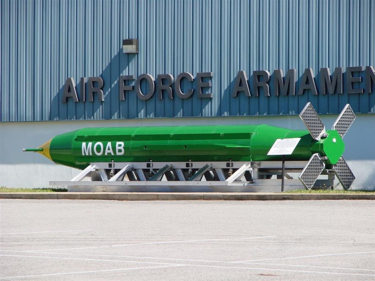 Авиационная бомба GBU-43/B MOAB Авиационная бомба GBU-43/B MOAB