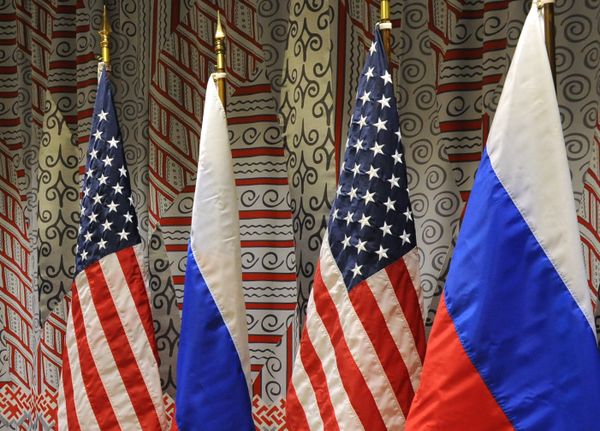 Флаги России и США