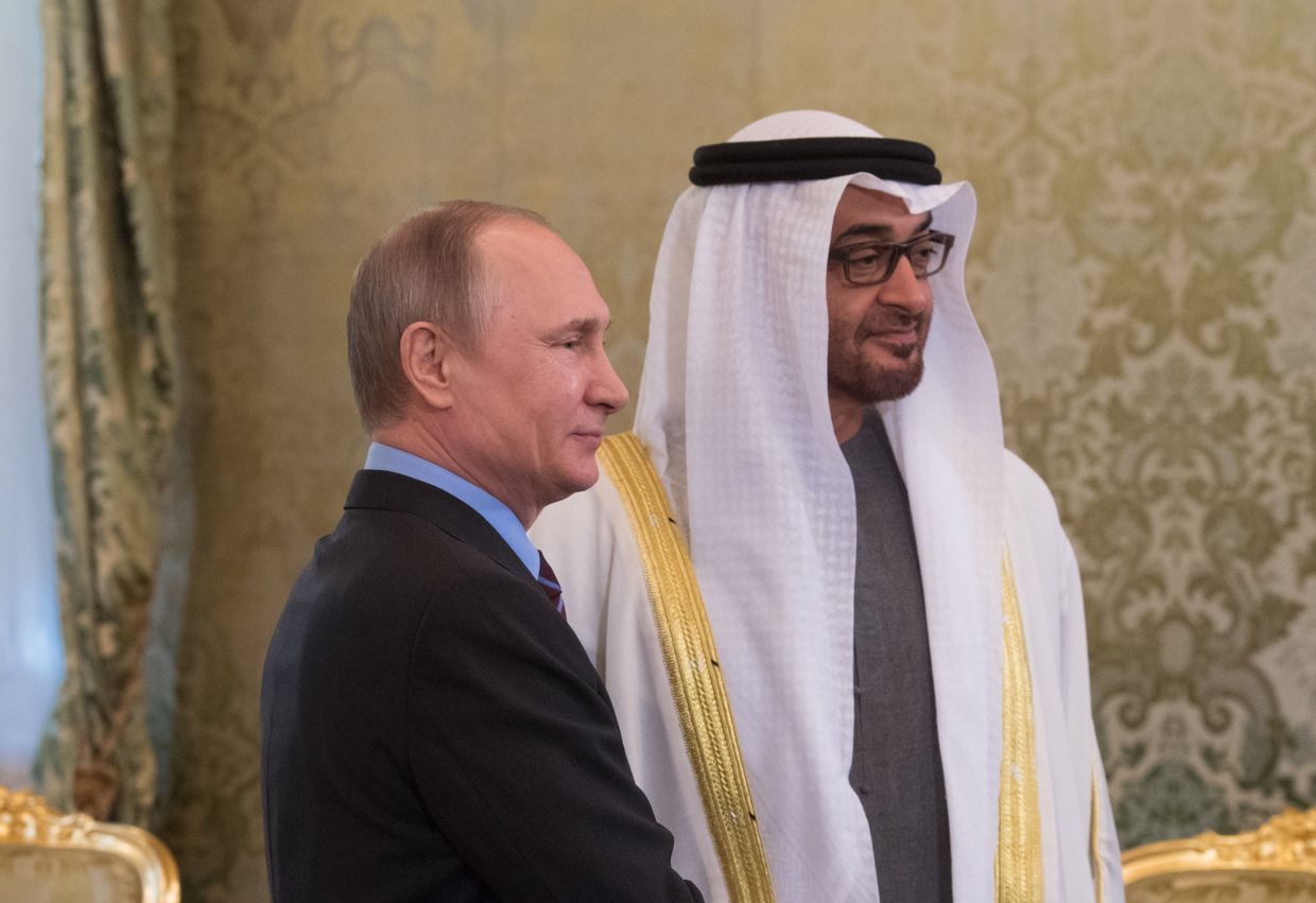 Президент РФ Владимир Путин и наследный принц Абу-Даби Мухаммед Аль Нахайян во время встречи. 20 апреля 2017 Президент РФ Владимир Путин и наследный принц Абу-Даби Мухаммед Аль Нахайян во время встречи. 20 апреля 2017