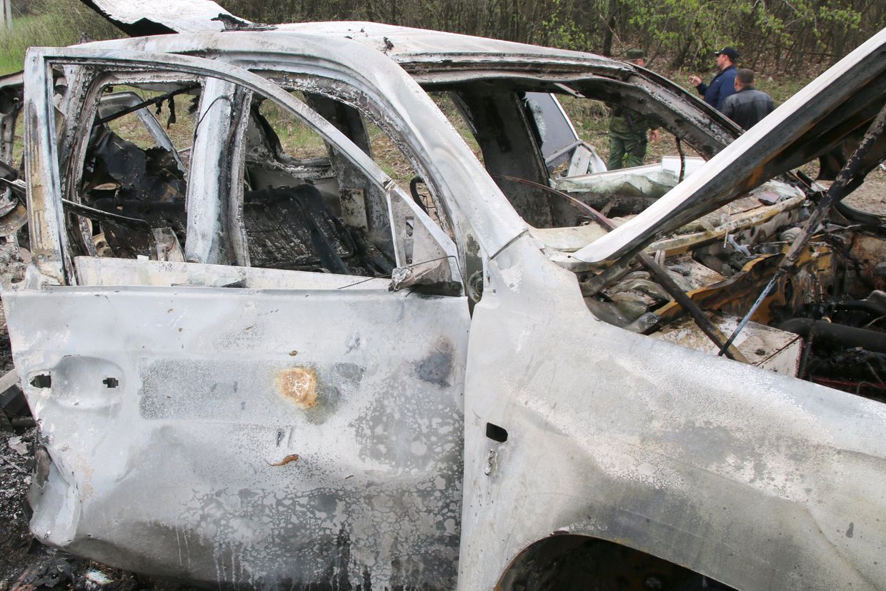 Место подрыва автомобиля сотрудников патруля Специальной мониторинговой миссии ОБСЕ на Украине в районе населенного пункта Пришиб в Луганской области