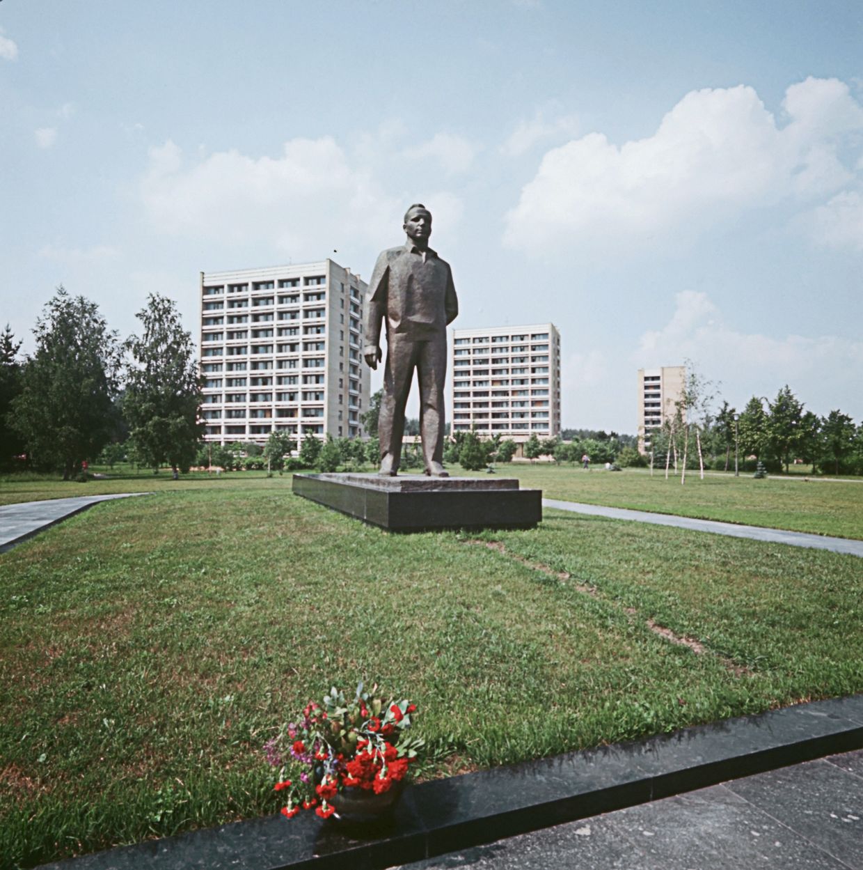 Памятник Ю.Гагарину в Звездном городке