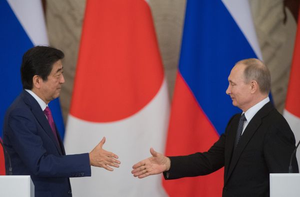 Встреча президента РФ В. Путина с премьер-министром Японии Синдзо Абэ