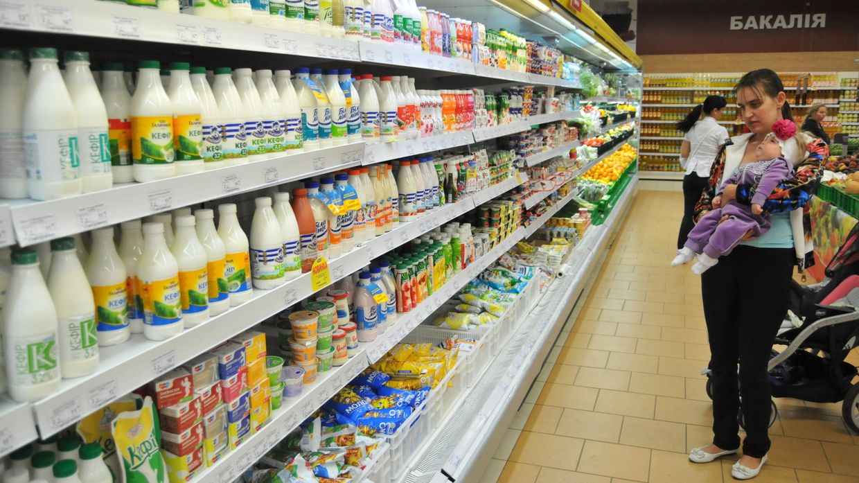 Полки с украинской молочной продукцией в одном из львовских магазинов