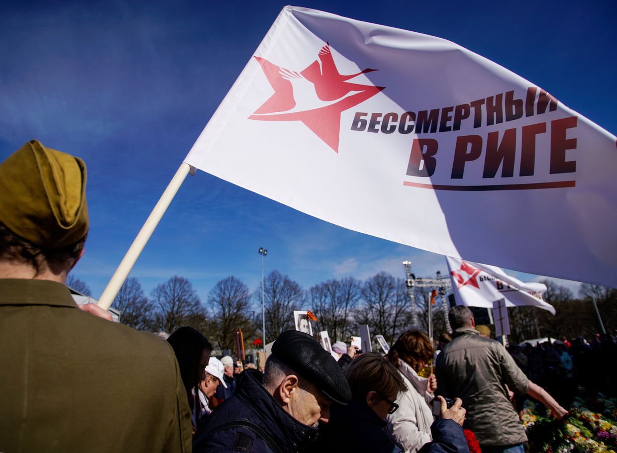 Участники акции «Бессмертный полк» в Риге