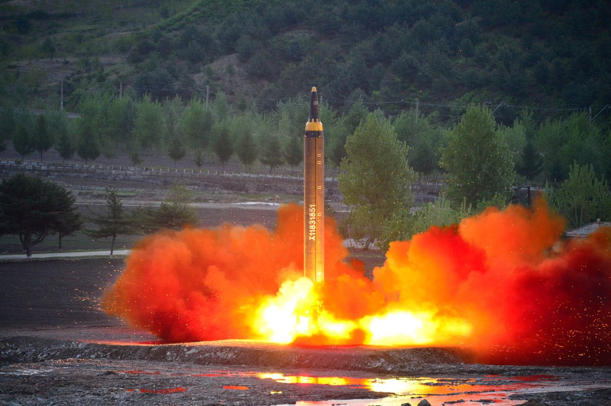 Запуск баллистической ракеты «Хвасонг-12» в Северной Корее