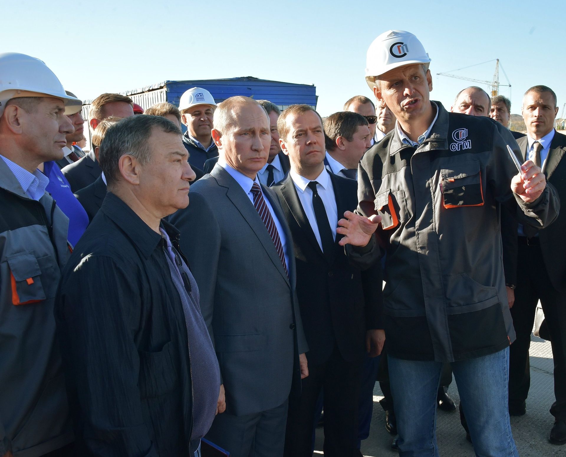 Президент РФ Владимир Путин и председатель правительства РФ Дмитрий Медведев и Аркадий Ротенберг - ИноСМИ, 1920, 15.02.2021