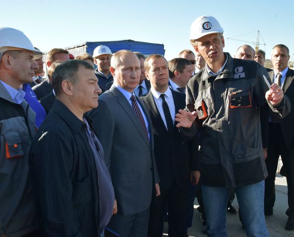 Президент РФ Владимир Путин и председатель правительства РФ Дмитрий Медведев и Аркадий Ротенберг Президент РФ Владимир Путин и председатель правительства РФ Дмитрий Медведев и Аркадий Ротенберг