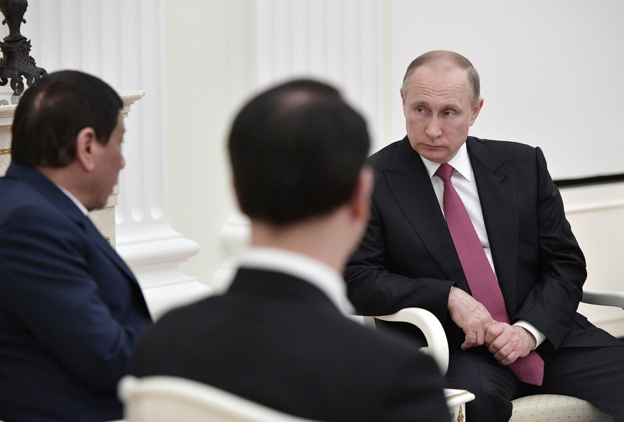 Президент РФ Владимир Путин и президент Филиппин Родриго Дутерте во время встречи. 23 мая 2017