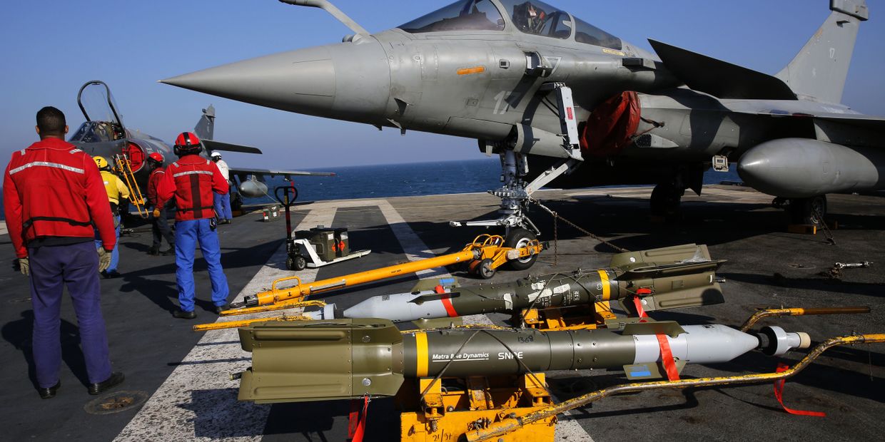 Французский истребитель Rafale перед вылетом на авианосце Шарль де Голль в Персидском заливе