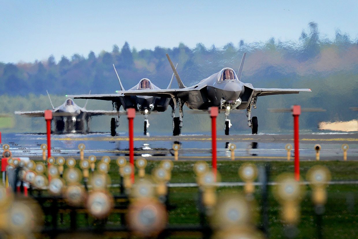 Прибытие истребителей F-35A Lightning в Англию