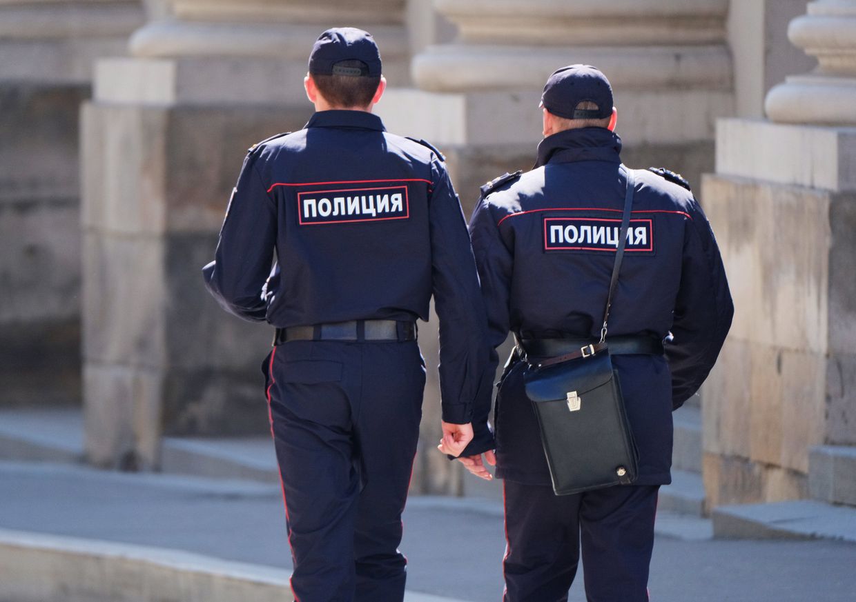 Сотрудники полиции на улице Москвы