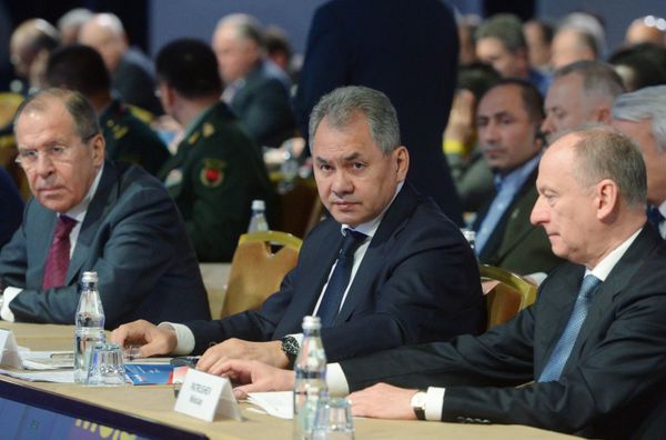 Министр иностранных дел РФ Сергей Лавров, министр обороны РФ Сергей Шойгу и секретарь Совета безопасности РФ Николай Патрушев на VI Московской конференции по международной безопасности. 26 апреля 2017