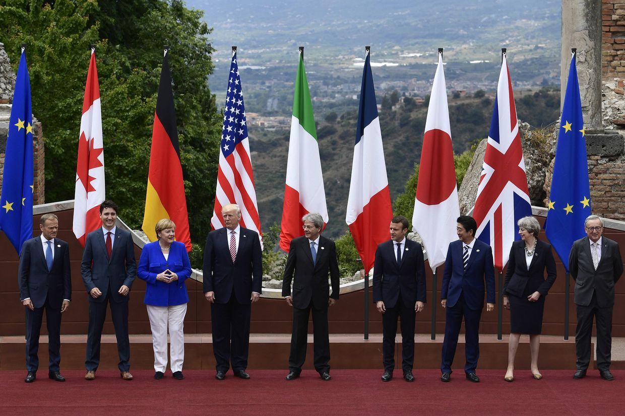 Лидеры стран Большой семерки во время саммита G7 в Таормине, Италия. 26 мая 2017 Лидеры стран Большой семерки во время саммита G7 в Таормине, Италия. 26 мая 2017