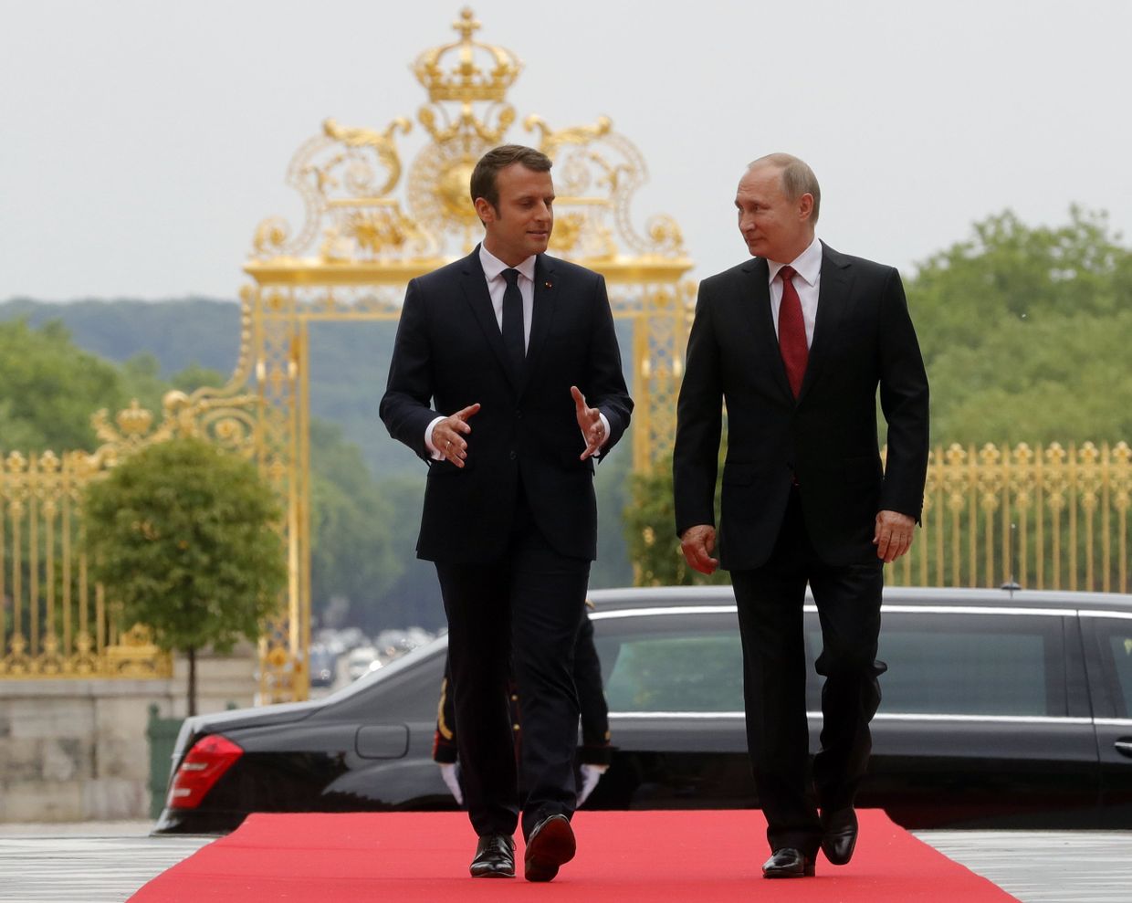 Президент РФ Владимир Путин и президент Франции Эммануэль Макрон