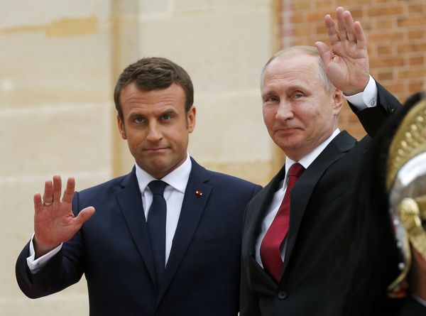 Президент РФ Владимир Путин и президент Франции Эммануэль Макрон