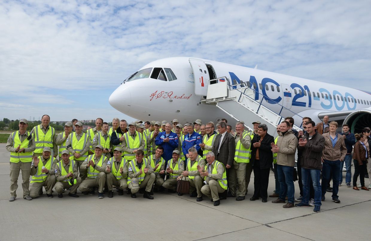 Первый полет нового российского пассажирского самолета МС-21