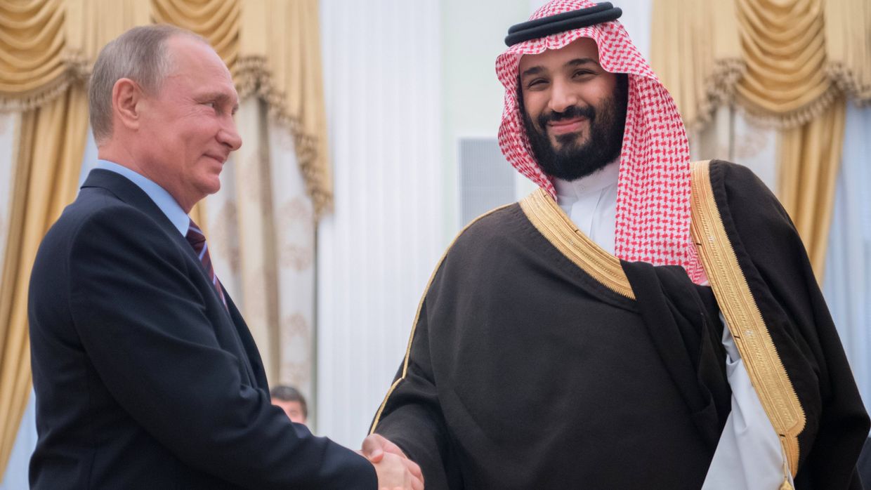 Президент РФ Владимир Путин и министр обороны Саудовской Аравии Мухаммад ибн Салман Аль Сауд
