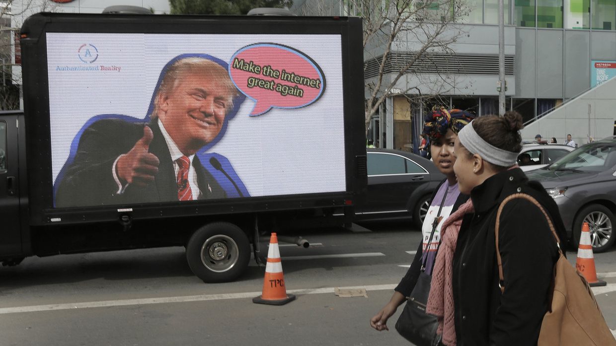 Афиша с изображением Дональда Трампа в Сан-Франциско Афиша с изображением Дональда Трампа в Сан-Франциско