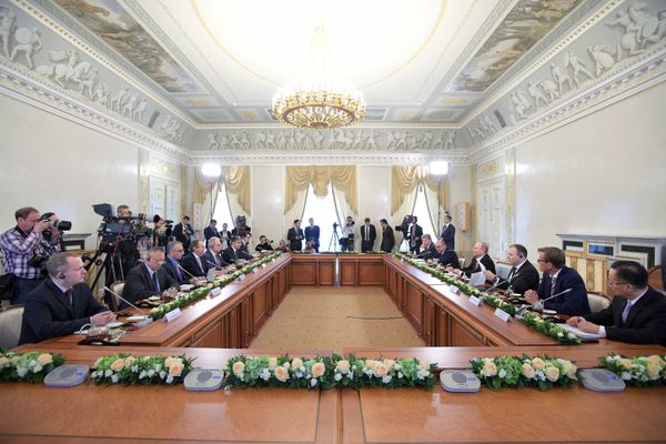 Президент РФ Владимир Путин во время встречи с представителями мировых информационных агентств на полях Санкт-Петербургского международного экономического форума. 1 июня 2017
