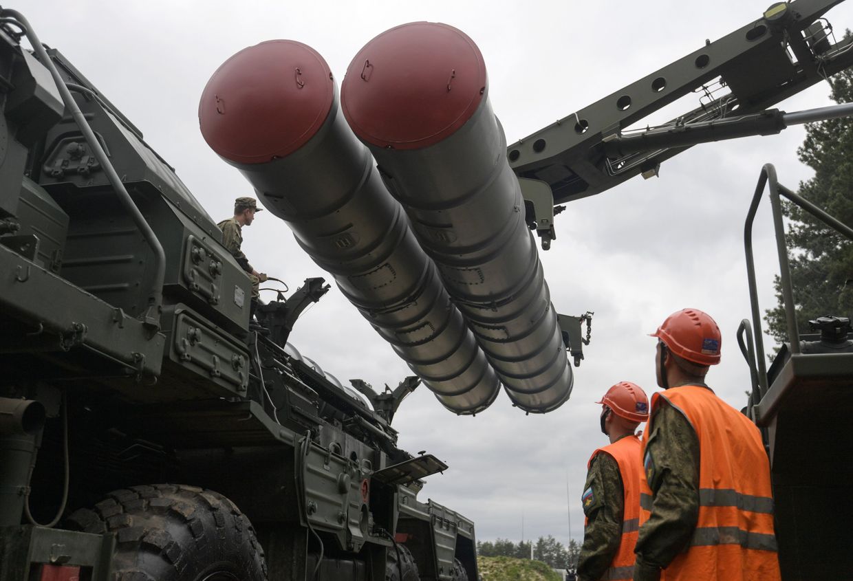 Перезарядка зенитного ракетного комплекса С-400 «Триумф»