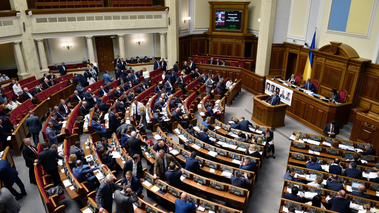 Депутаты на заседании Верховной рады Украины в Киеве. 16 мая 2016