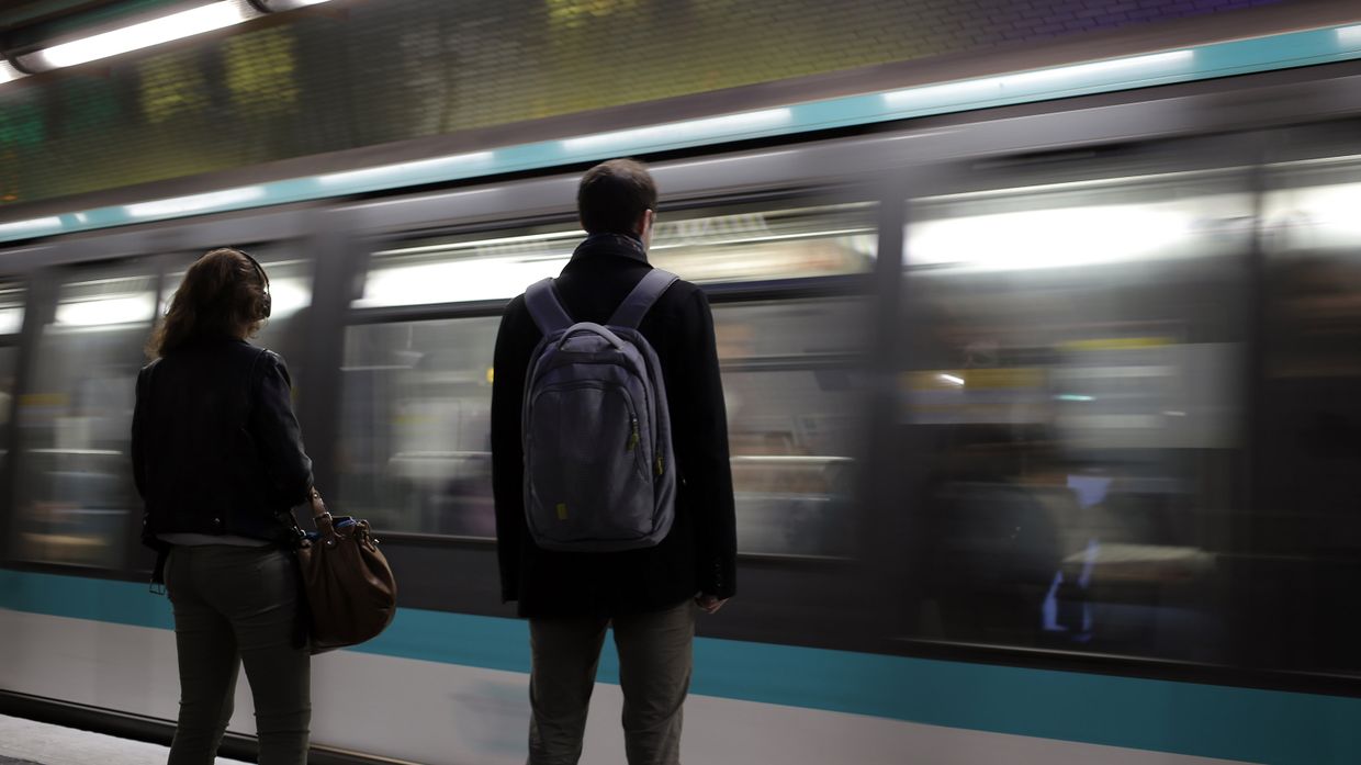 Пассажиры парижского метро