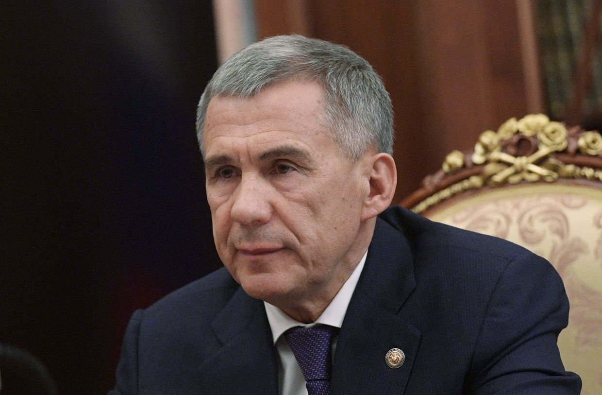Президент РФ Владимир Путин и президент Республики Татарстан Рустам Минниханов во время встречи. 26 апреля 2017