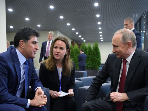 Президент РФ Владимир Путин и премьер-министр Курдского автономного района Ирака Начирван Барзани во время встречи в рамках Санкт-Петербургского международного экономического форума 2017