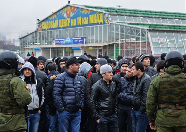 Полиция проверяет московский рынок Садовод