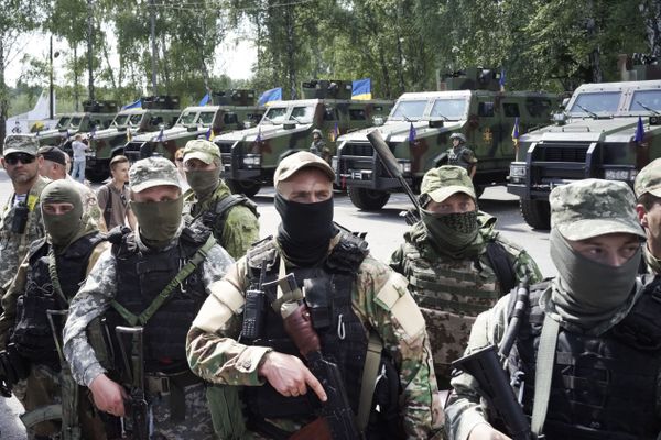 Украинские солдаты получают правительственной награды за участие в боевых действиях на востоке страны