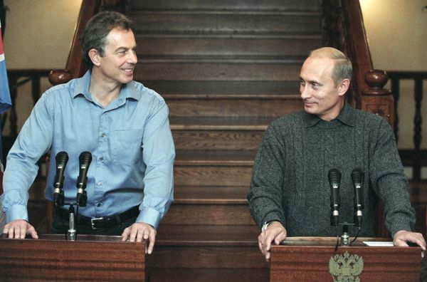 Путин и Блэр на пресс-конференции, 2002 год Путин и Блэр на пресс-конференции, 2002 год