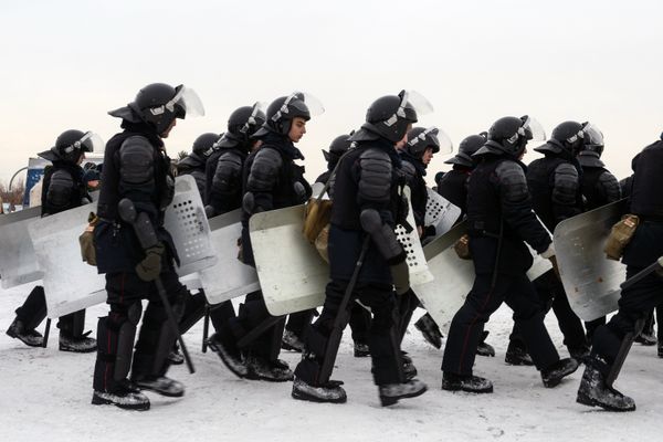 Военнослужащие Национальной гвардии, МВД, УФСИН, МЧС на учениях по пресечению массовых беспорядков