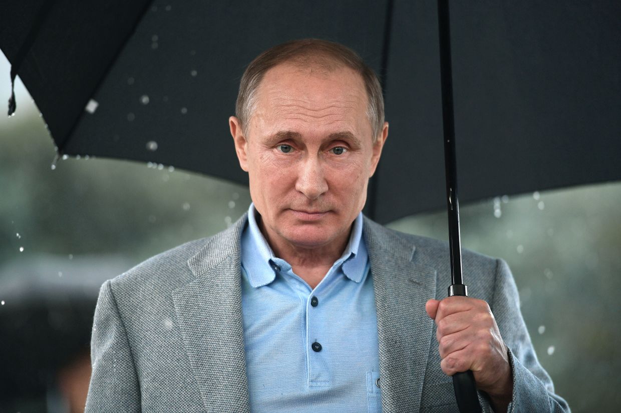 Президент РФ Владимир Путин во время посещения международного детского центра Артек в Крыму. 24 июня 2017