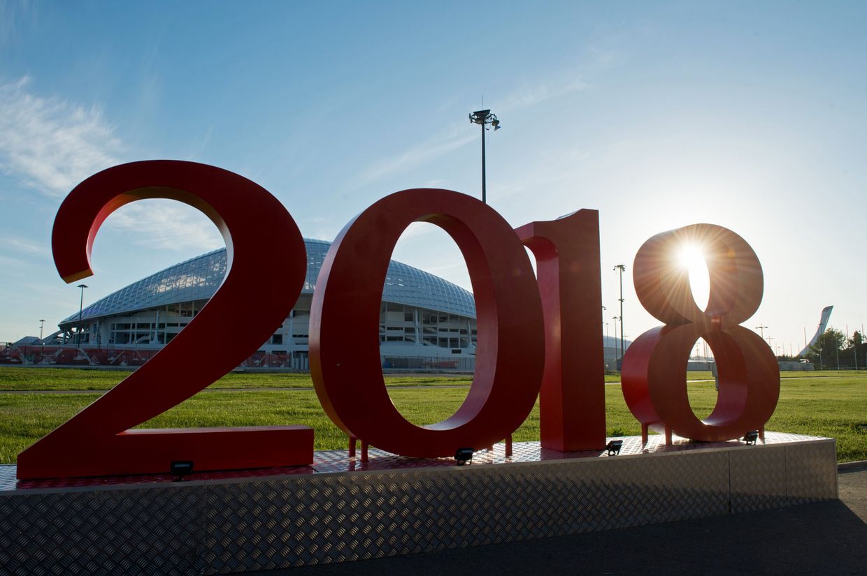 Цифры 2018 у стадиона Фишт в Олимпийским парке в Сочи