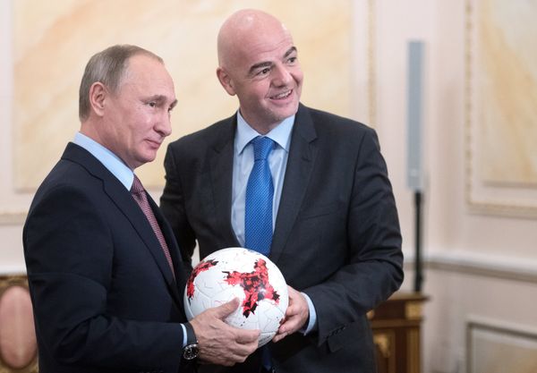 Президент РФ Владимир Путин и президент ФИФА Джанни Инфантино во время встречи в Кремле. 25 ноября 2016 Президент РФ Владимир Путин и президент ФИФА Джанни Инфантино во время встречи в Кремле. 25 ноября 2016