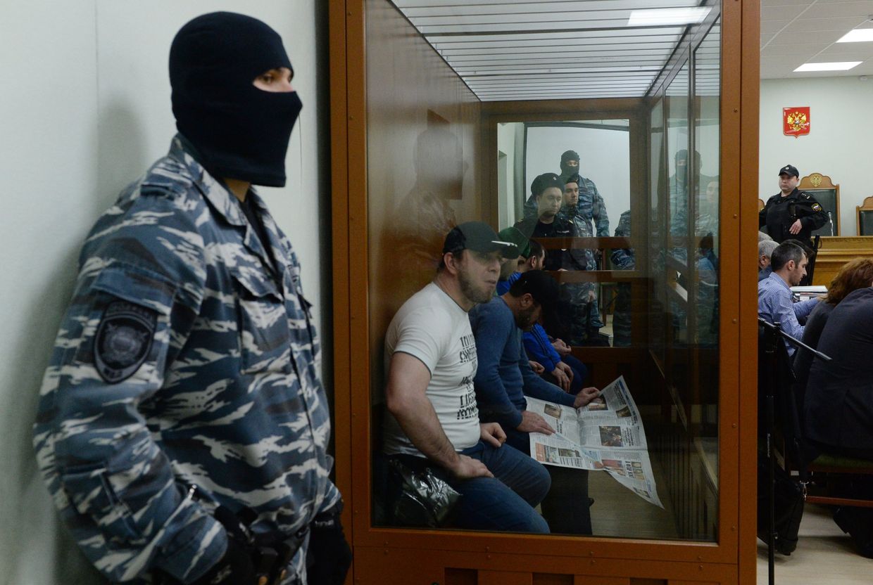 Подсудимые по делу об убийстве политика Бориса Немцова в Московском военном окружном суде во время рассмотрения уголовного дела