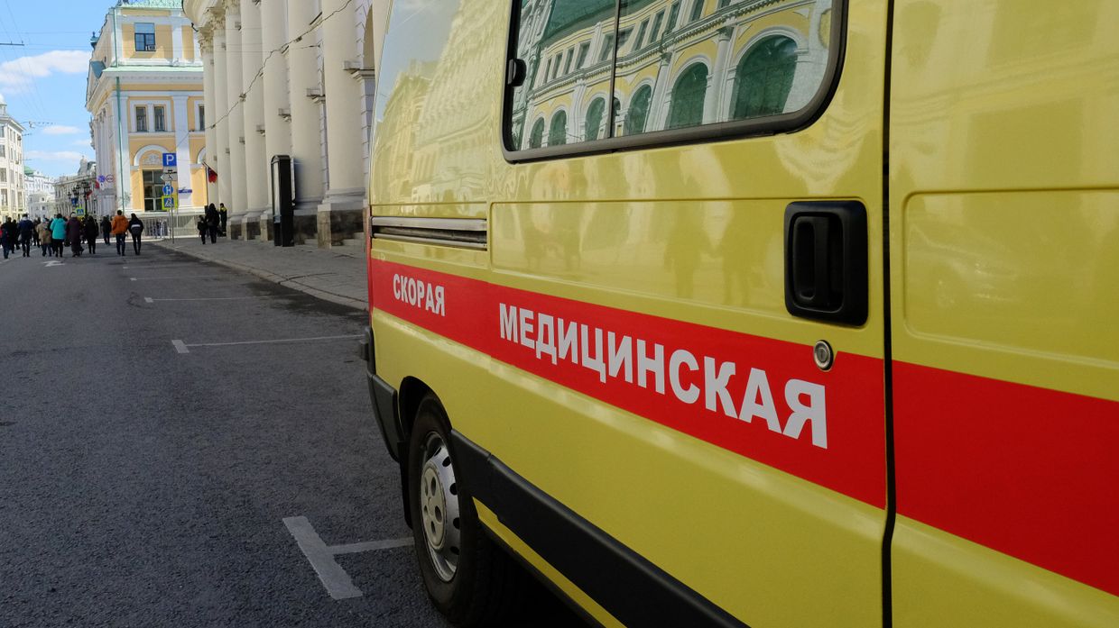 Автомобиль скорой помощи на улице Москвы