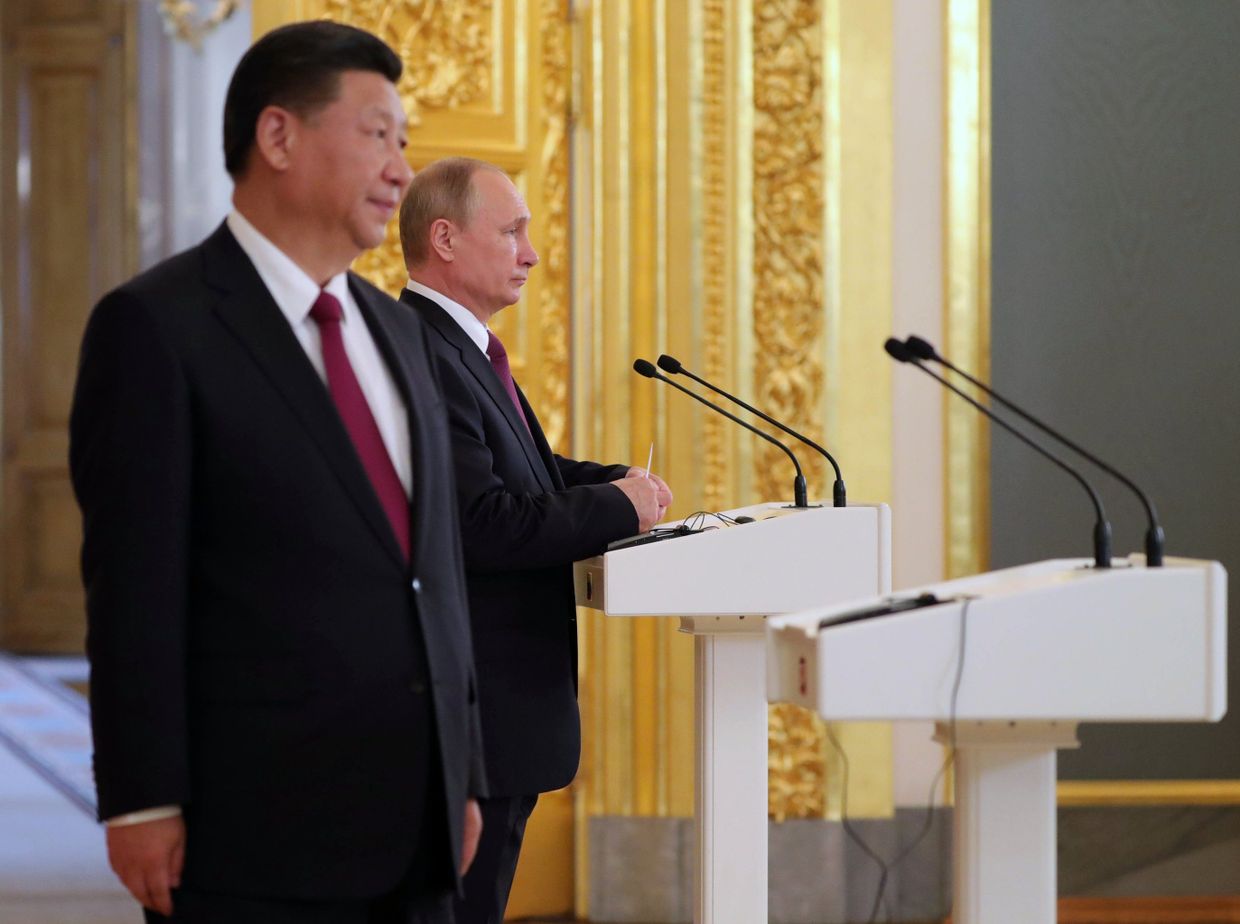 Президент РФ Владимир Путин и председатель Китайской Народной Республики Си Цзиньпин во время встречи. 4 июля 2017