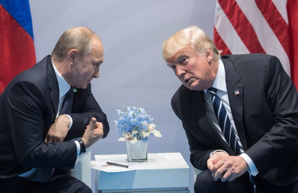 Президент РФ Владимир Путин и президент США Дональд Трамп на саммите G20