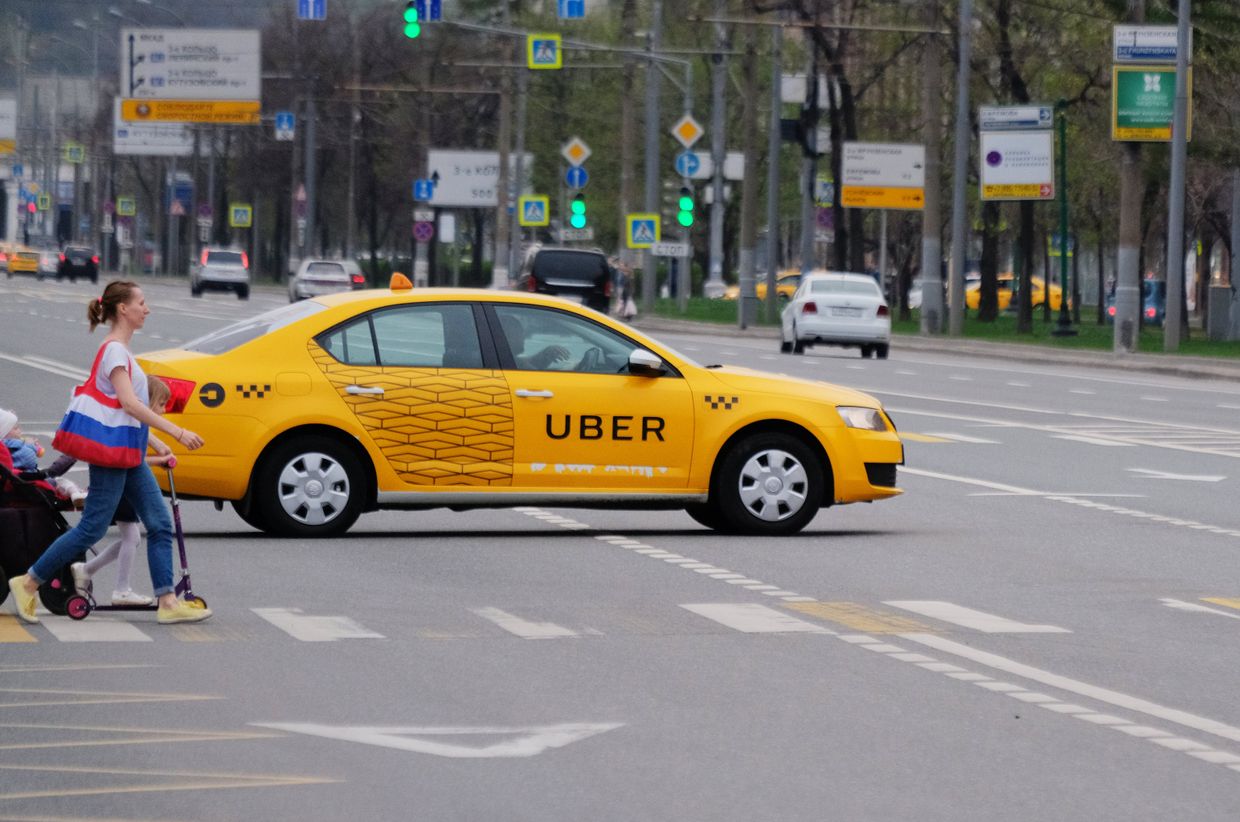 Автомобиль службы такси Uber
