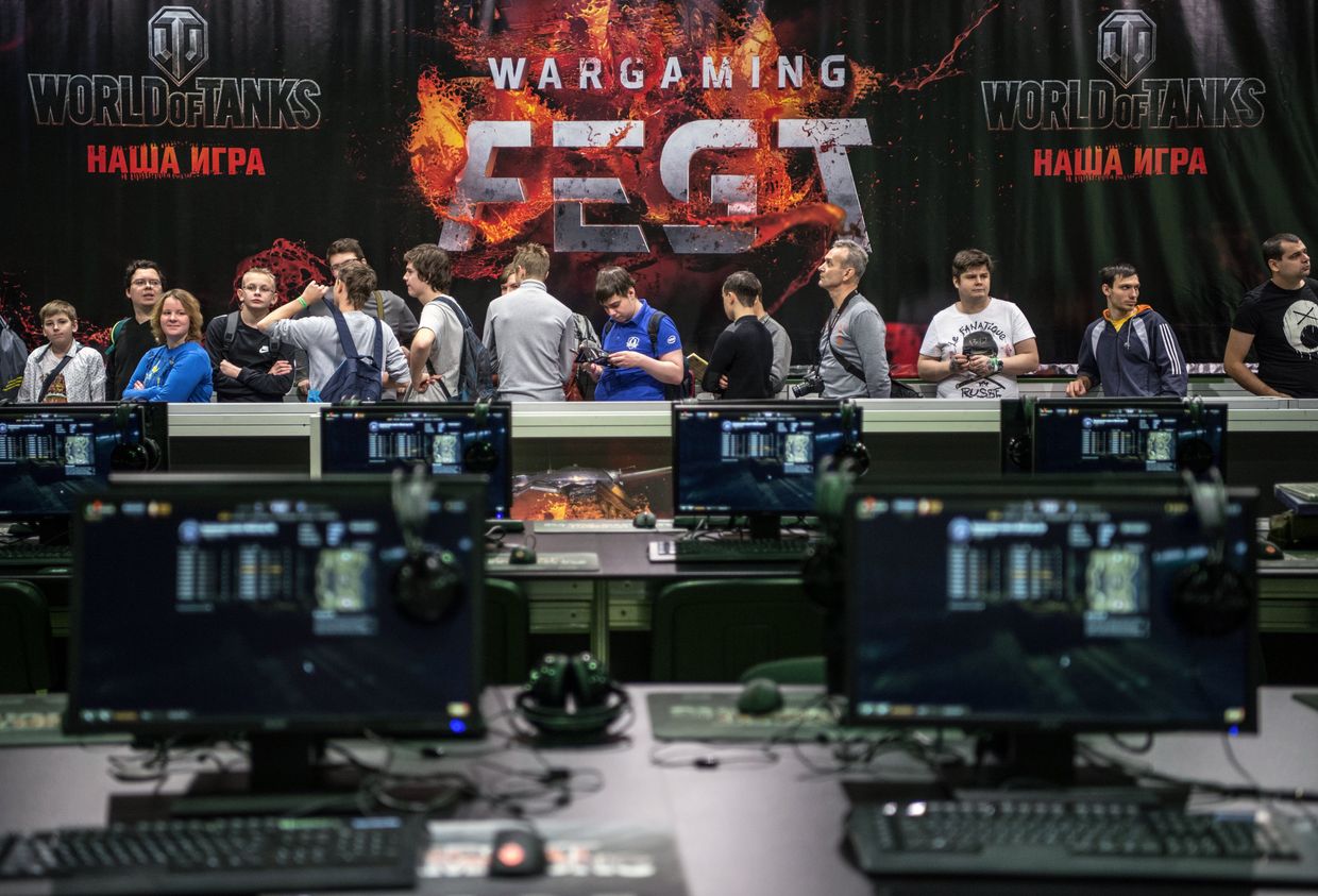 Посетители на первом музыкально-техническом игровом фестивале Wargaming Fest