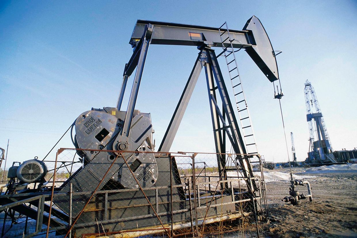 Сургутнефтегаз наряду с добычей нефти ведет дополнительную разработку ее пластов