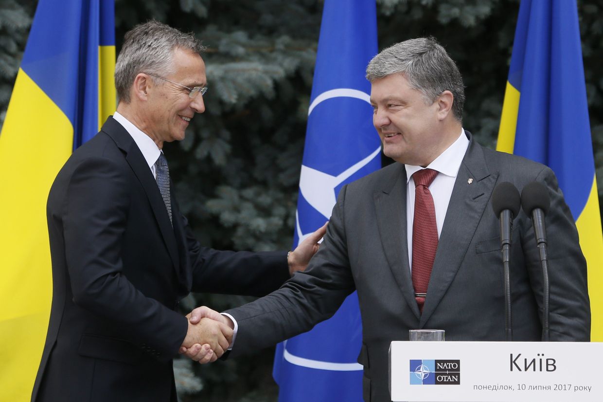 Генеральный секретарь НАТО Йенс Столтенберг и президент Украины Петр Порошенко