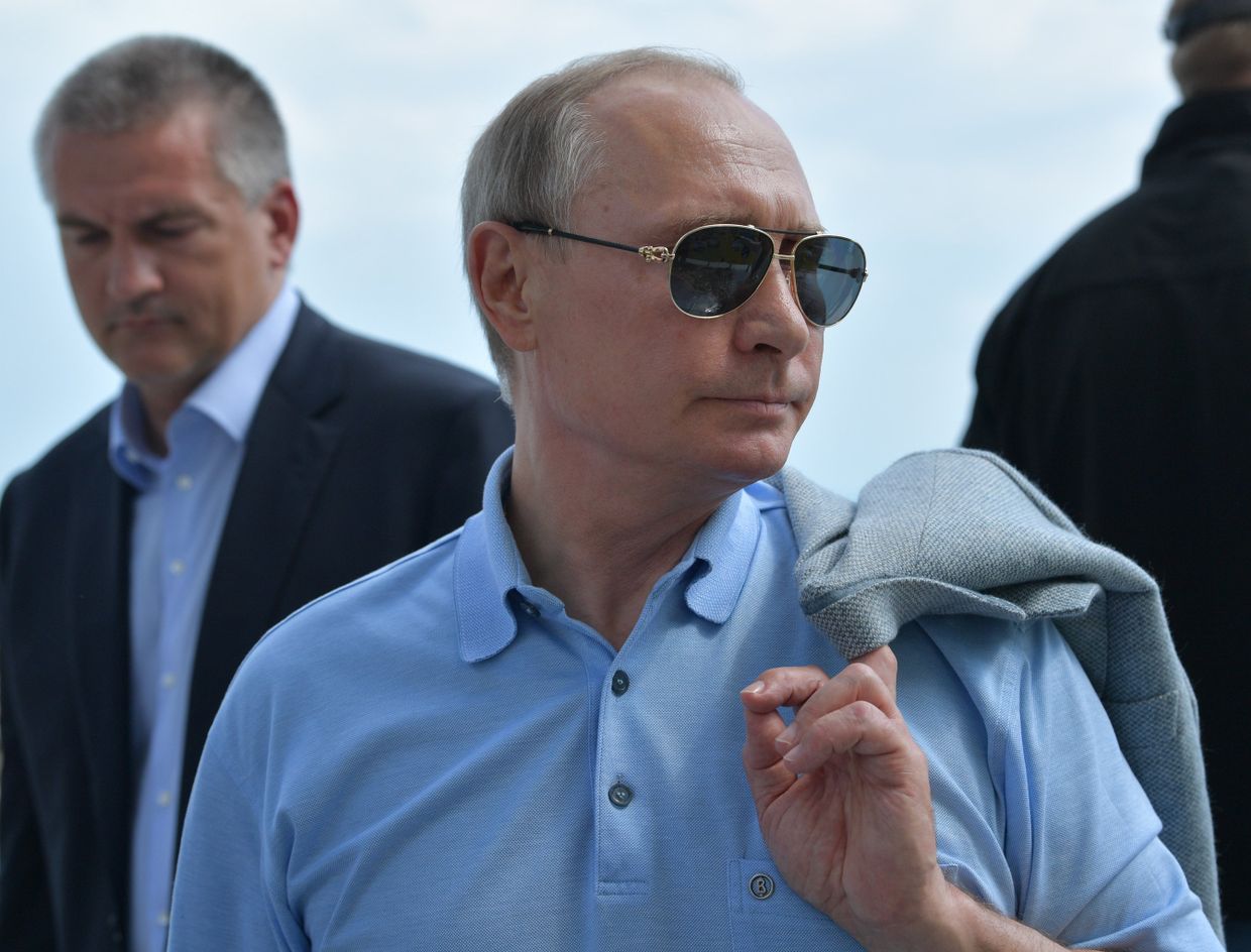 Президент РФ Владимир Путин во время посещения международного детского центра «Артек» в Крыму