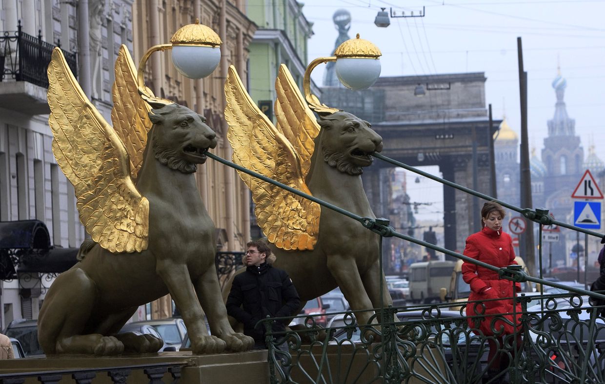 Банковский мост в Санкт-Петербурге