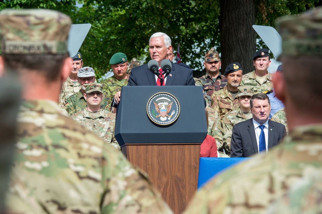 Вице-президент США Майк Пенс во время выступления в Эстонии