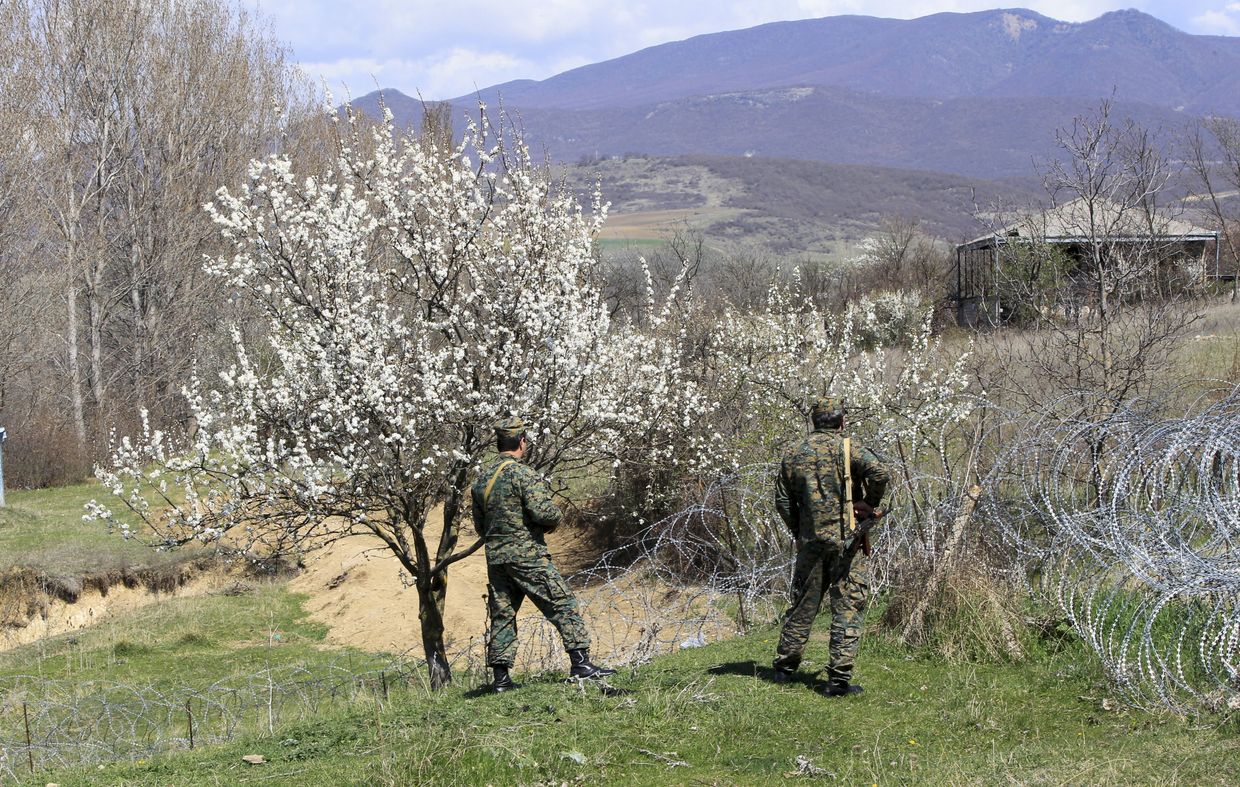 Грузинские пограничники патрулируют границу с Южной Осетией в районе села Хурвалети