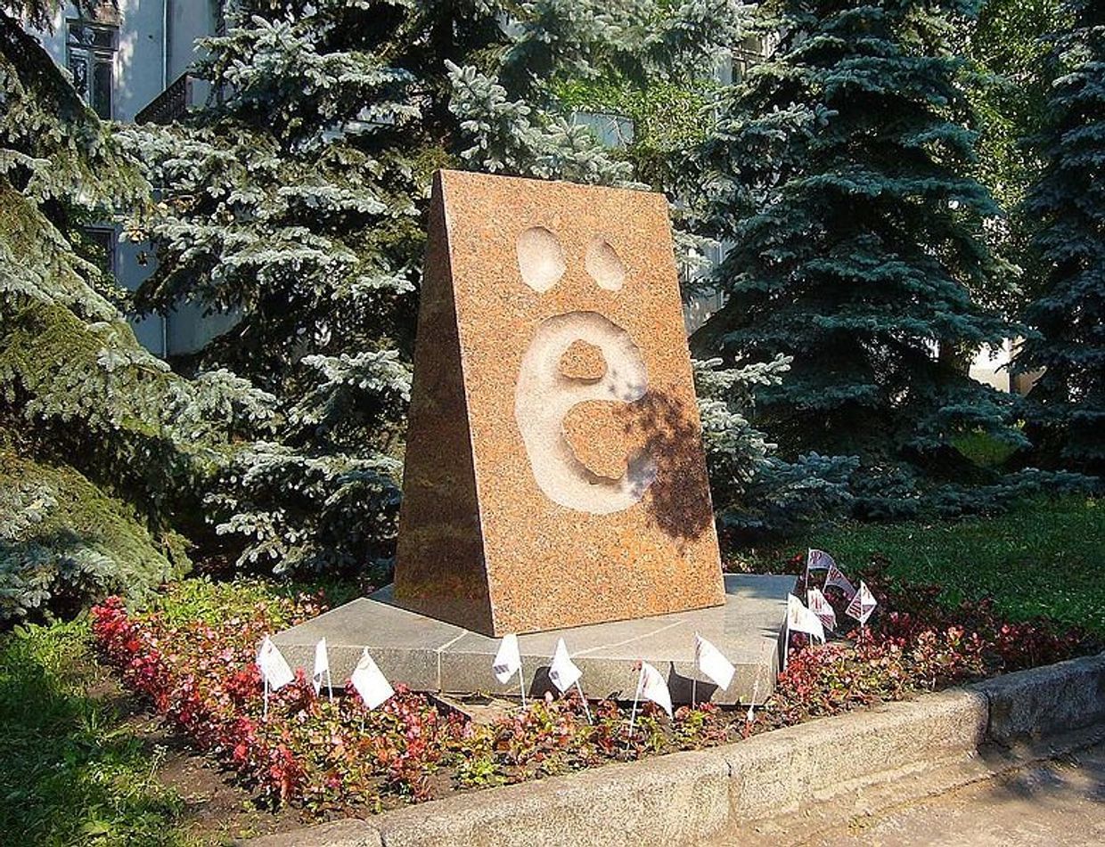 Памятник букве «Ё» в Ульяновске