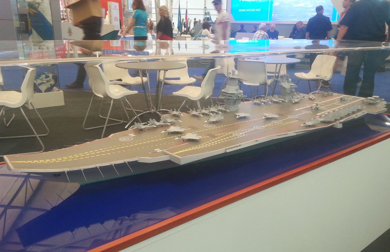 Макет авианосца проекта 23000Е «Шторм» на выставке «Армия 2015»